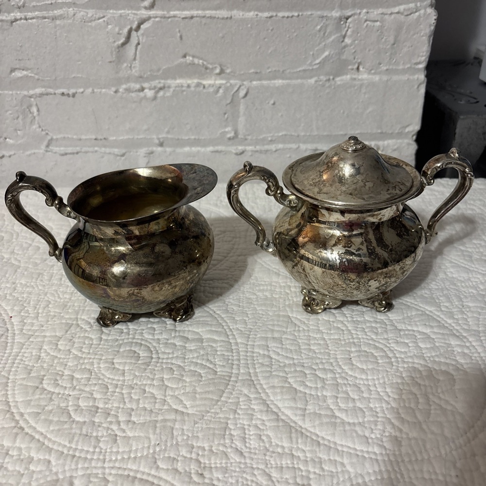 Towle Vintage Silver Plated Creamer And Sugar Tea Set. 4 inches tall.